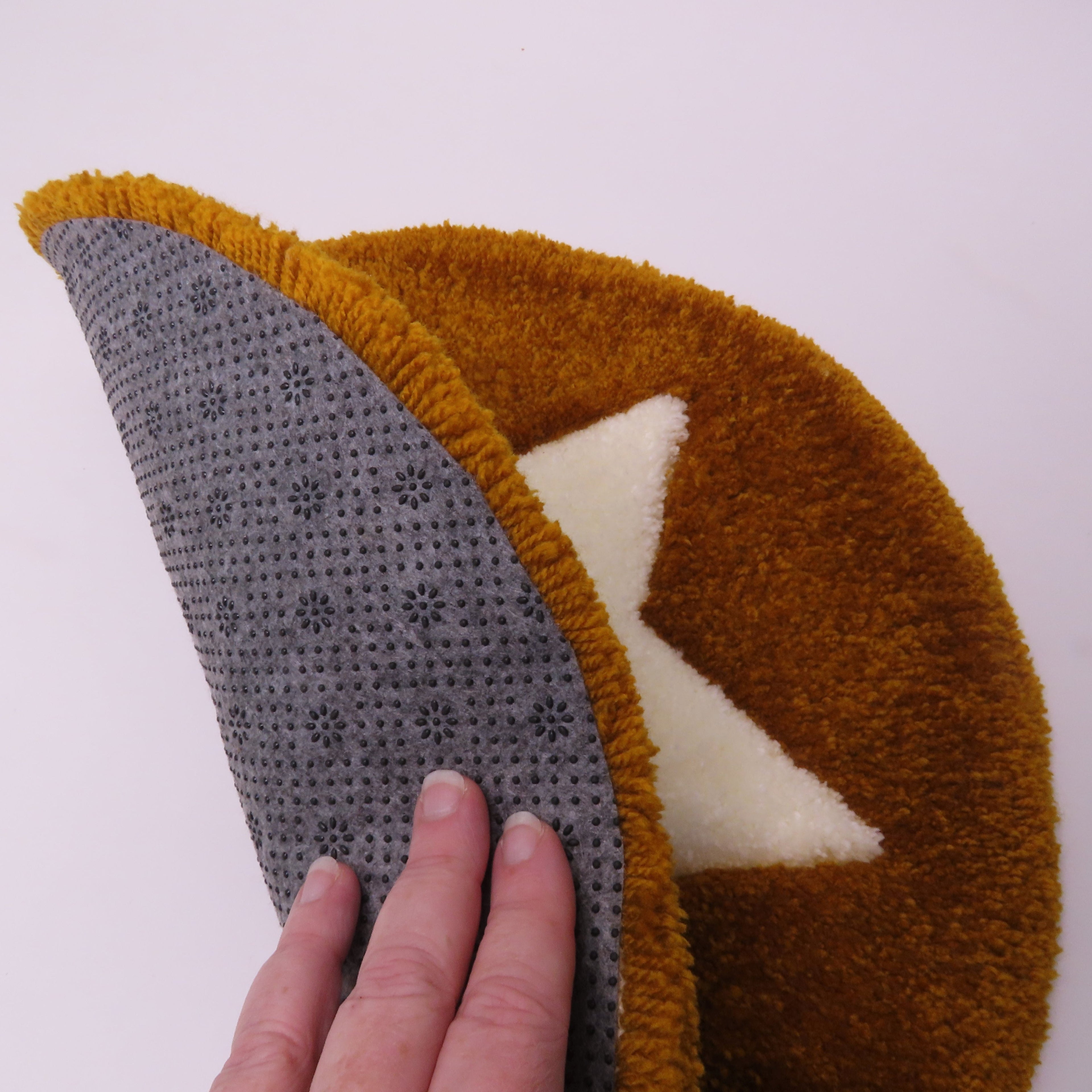 Tapis tufté ~ Etoile/ disponible