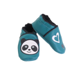 Chaussons bébé en cuir souple vert canard avec motif panda et cœurs appliqués, fabrication artisanale.