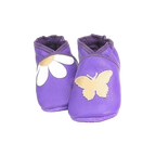 Chaussons bébé violet avec marguerite blanche et papillon doré.