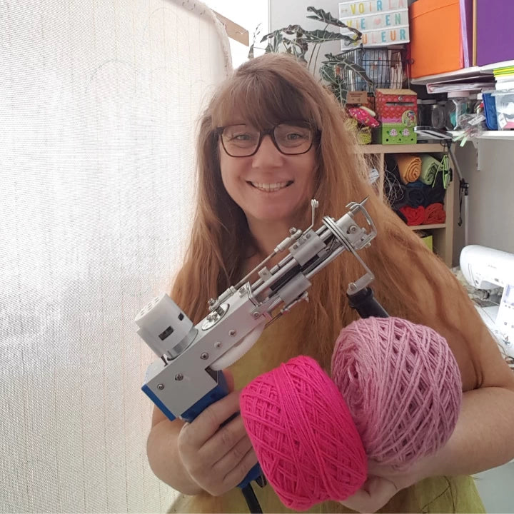 voici Sonia qui fait les tapis tufté , fait main, les ateliers de lune, moselle , label MOSL, sarrebourg, troisfontaines