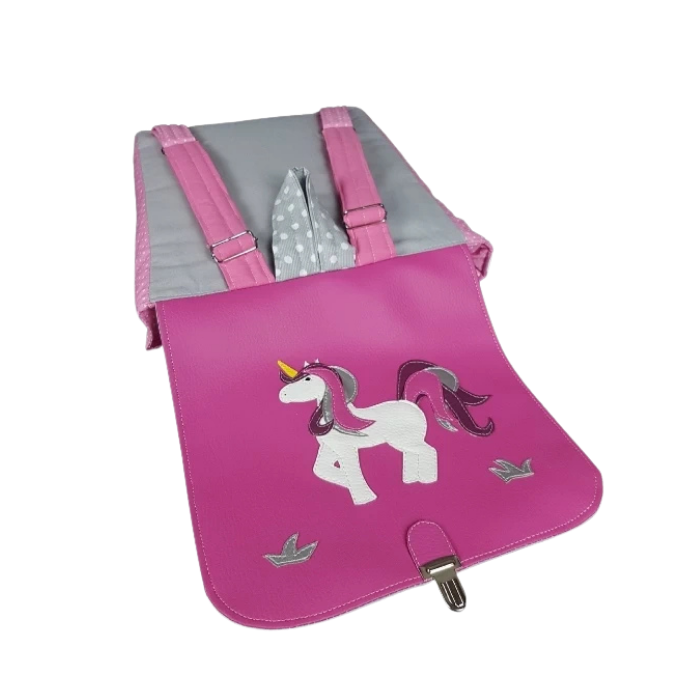 sac-maternelle-licorne-fuchsia-gris-enfant-ouvert