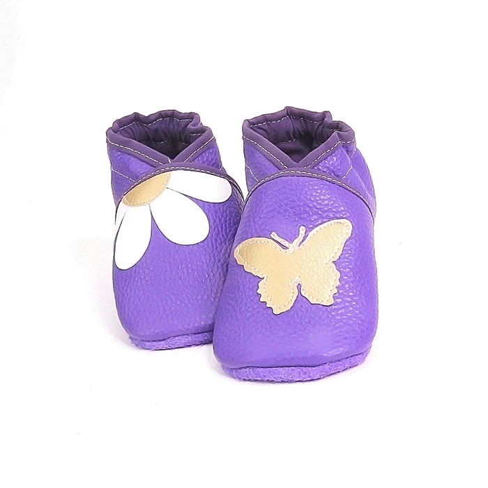 chaussons souples cuir violet, papillon et paquerette
