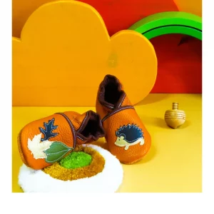Chaussons bébé cuir orange pointure 19/20 – hérisson & feuilles d’automne faits main